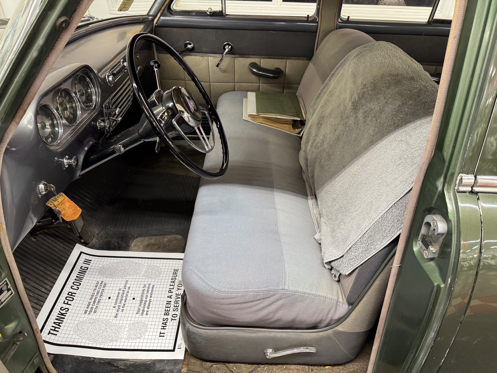 Packard-1951-4-Door-30