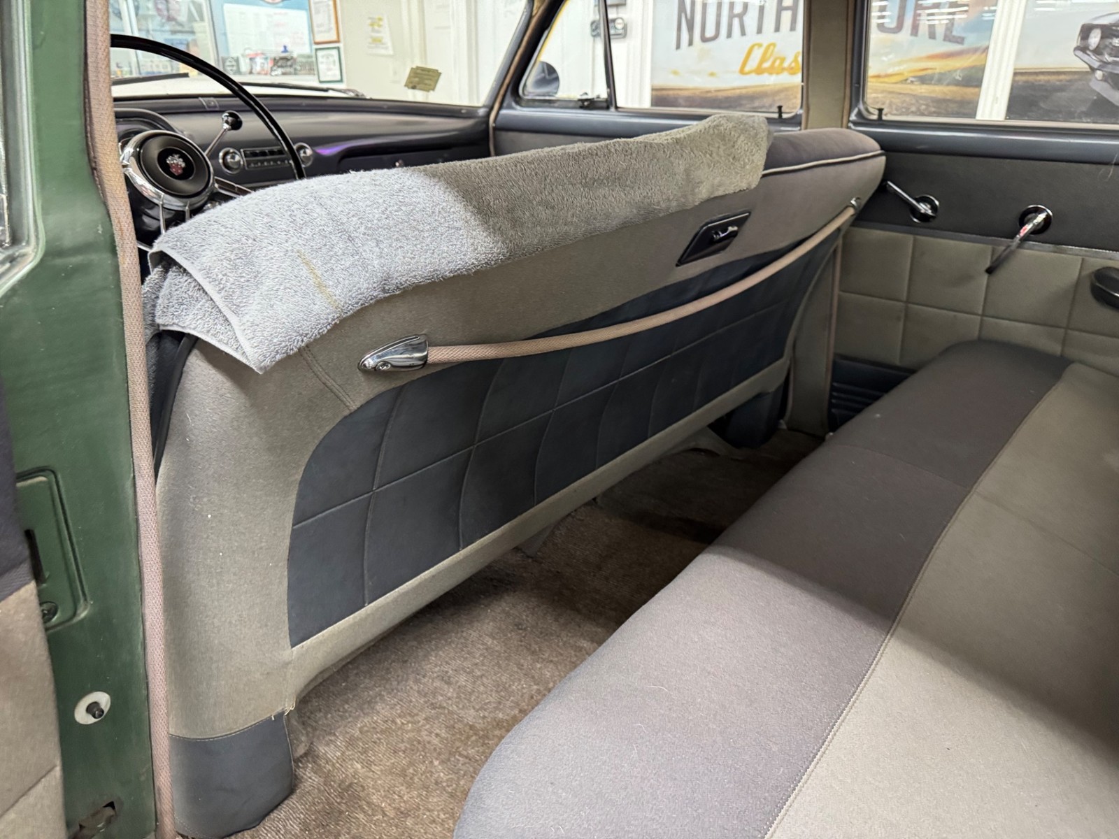 Packard-1951-4-Door-39