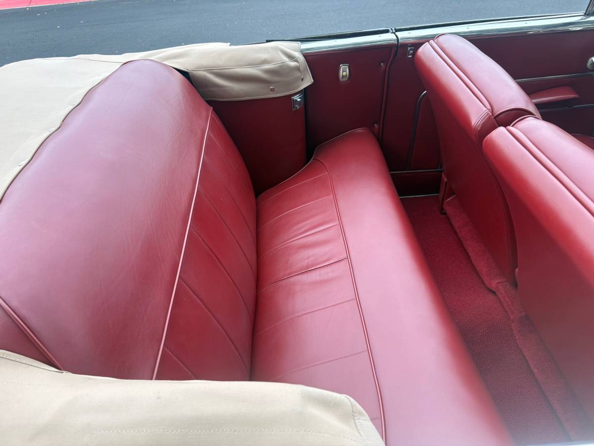 Packard-victoria-conv-1949-black-10