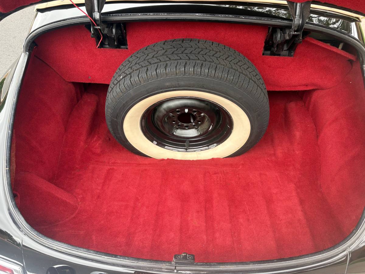 Packard-victoria-conv-1949-black-11