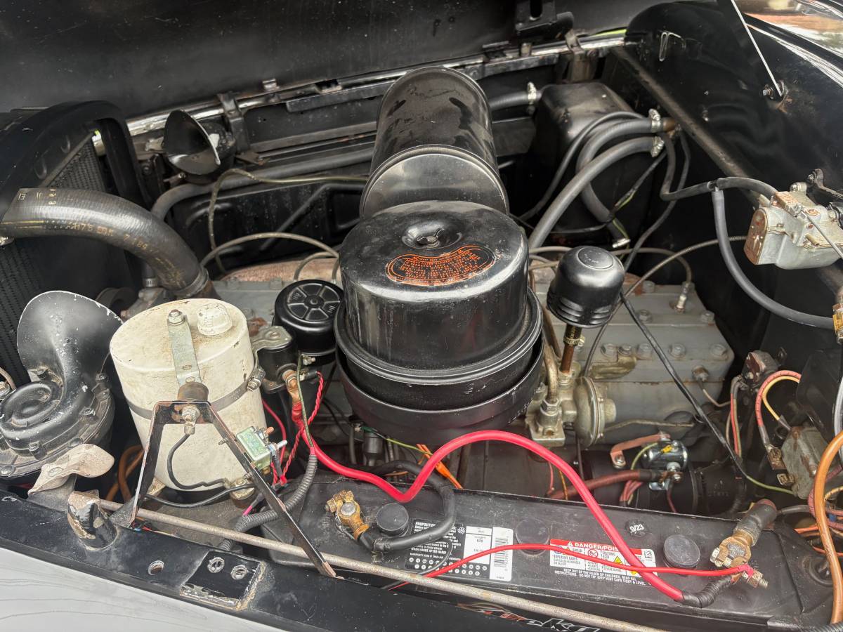 Packard-victoria-conv-1949-black-14