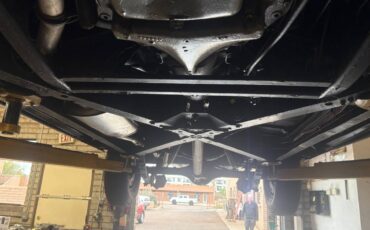 Packard-victoria-conv-1949-black-16