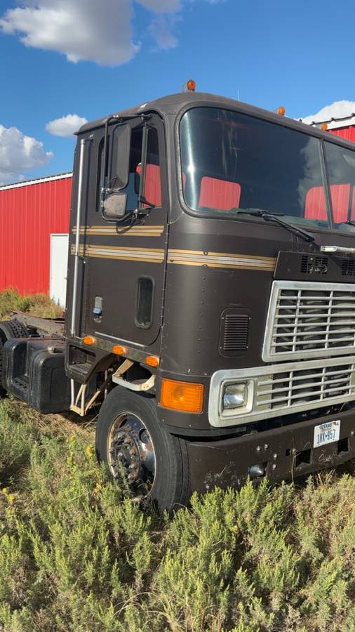 Peterbilt-diesel-1980-brown-5