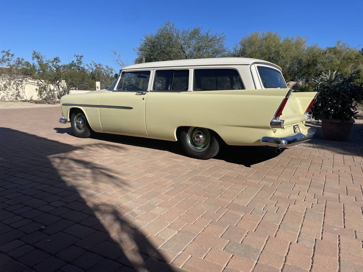 Plymouth-2-door-wagon-1956-3