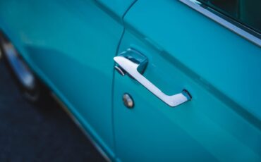 Plymouth-Barracuda-1965-36