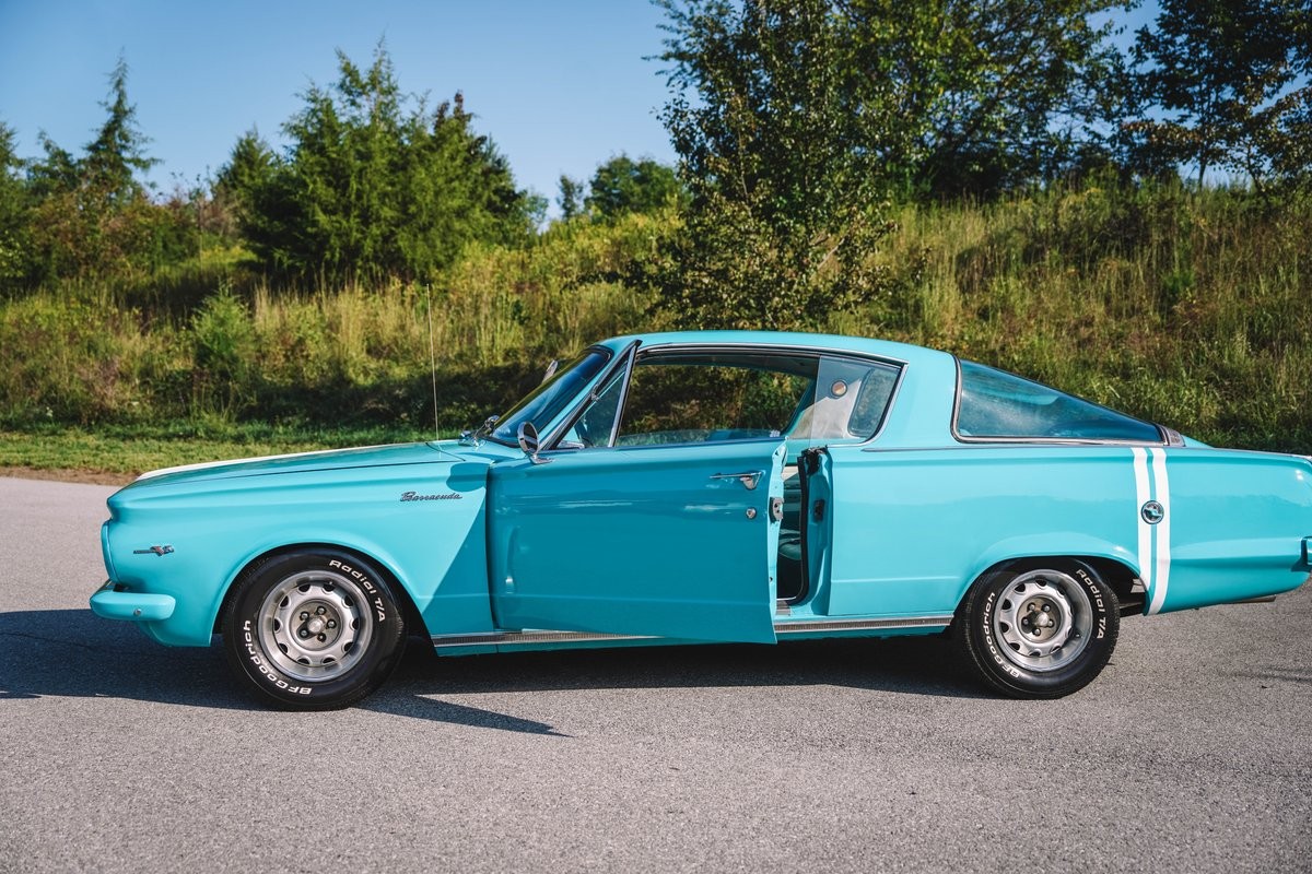 Plymouth-Barracuda-1965-6