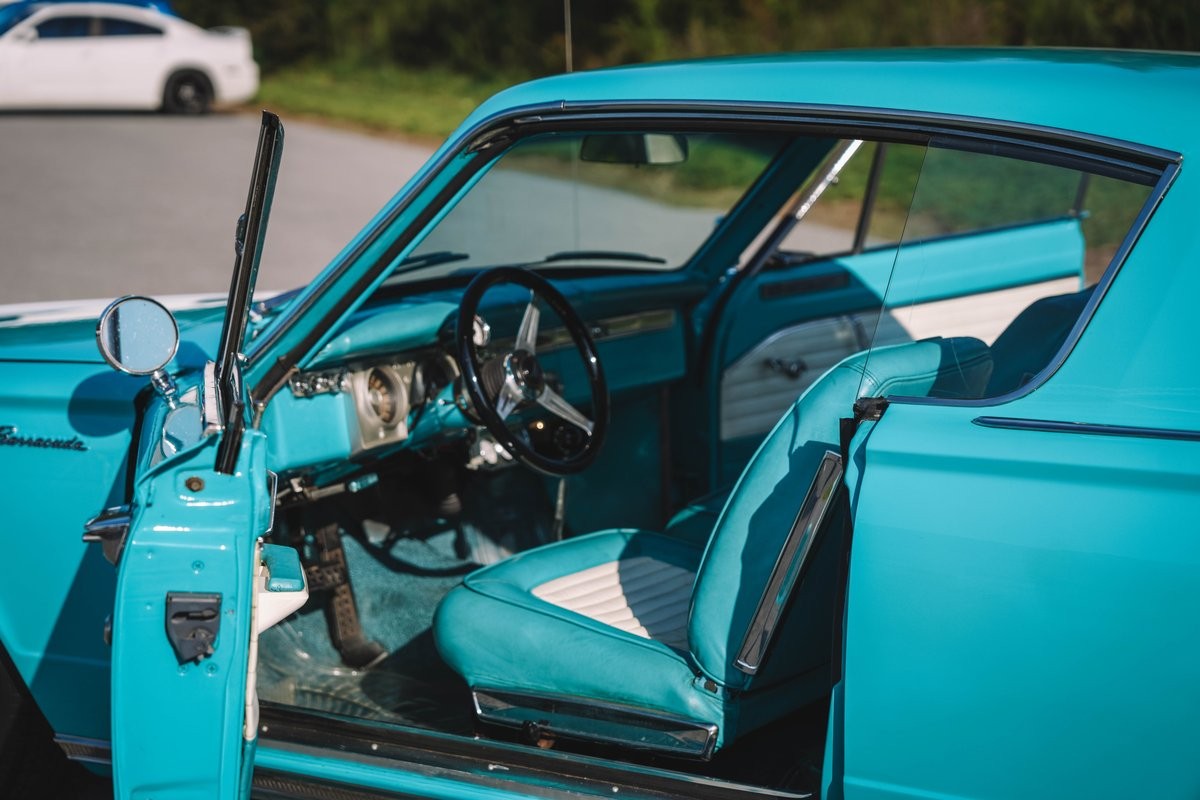 Plymouth-Barracuda-1965-9