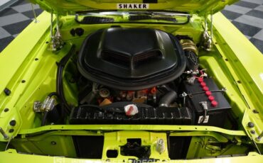 Plymouth-Barracuda-1973-Limelight-White-11