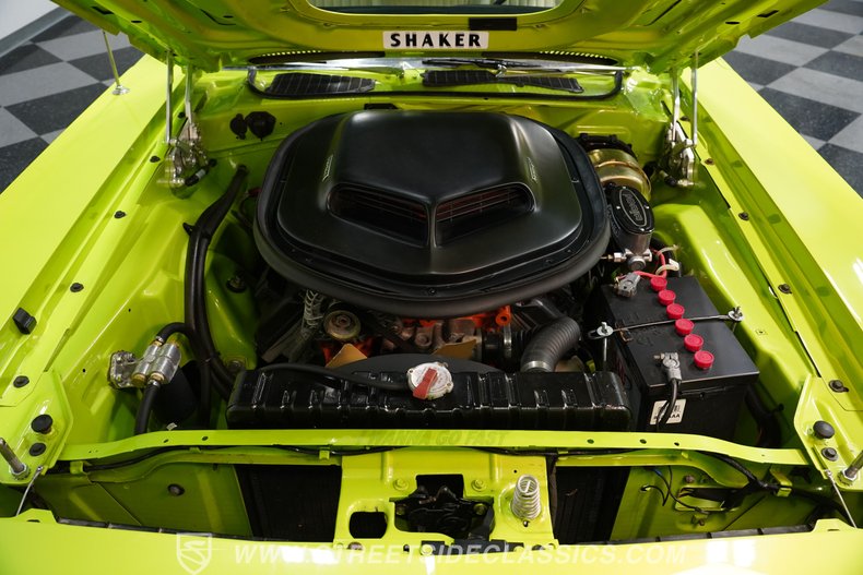 Plymouth-Barracuda-1973-Limelight-White-11