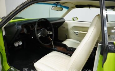 Plymouth-Barracuda-1973-Limelight-White-12