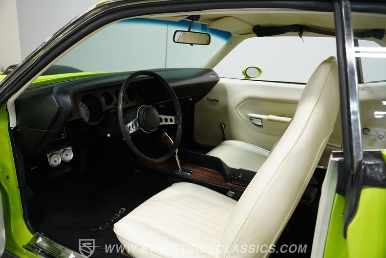 Plymouth-Barracuda-1973-Limelight-White-12