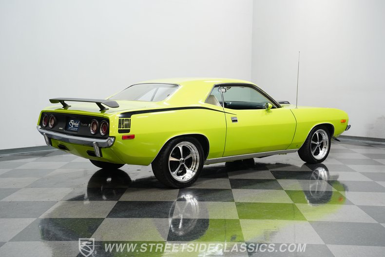 Plymouth-Barracuda-1973-Limelight-White-14