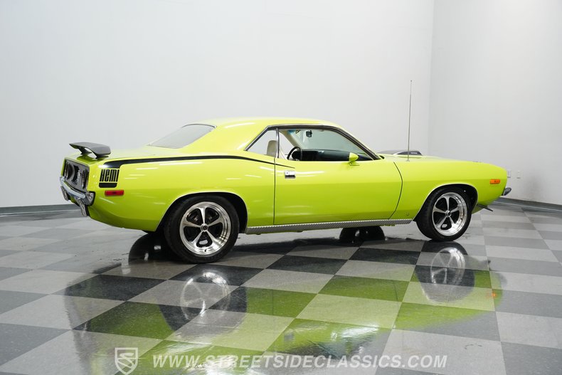 Plymouth-Barracuda-1973-Limelight-White-15