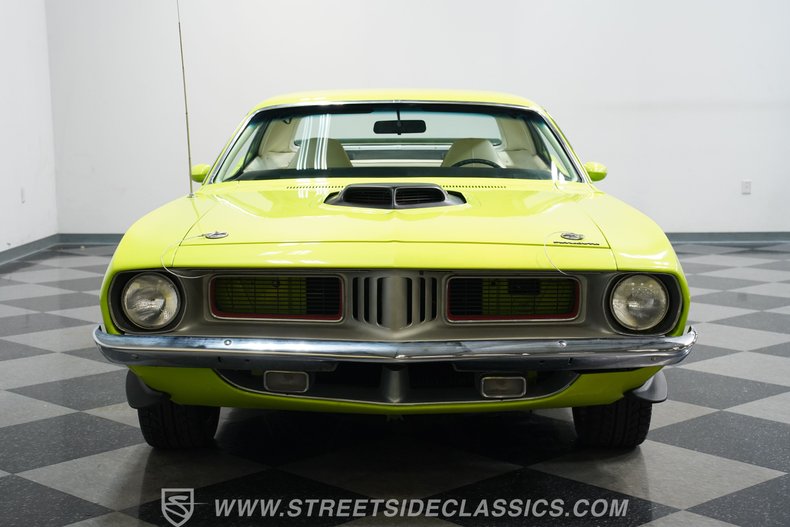 Plymouth-Barracuda-1973-Limelight-White-16