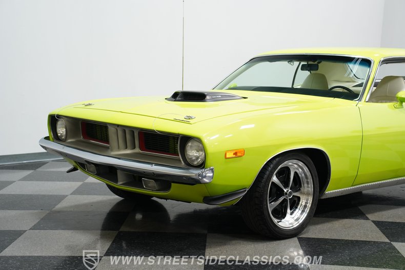 Plymouth-Barracuda-1973-Limelight-White-17