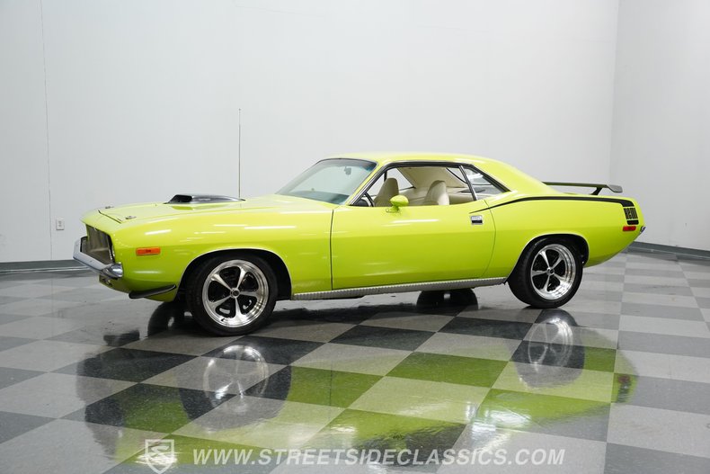 Plymouth-Barracuda-1973-Limelight-White-2