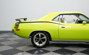Plymouth-Barracuda-1973-Limelight-White-23
