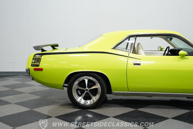 Plymouth-Barracuda-1973-Limelight-White-23