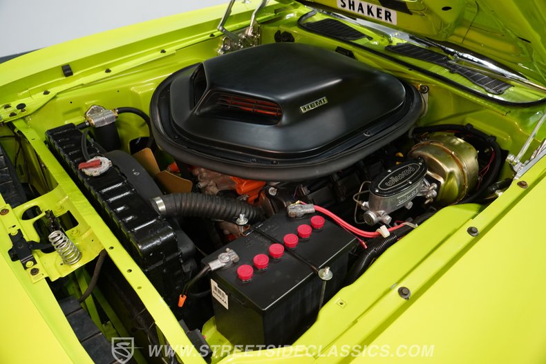 Plymouth-Barracuda-1973-Limelight-White-24