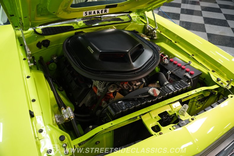 Plymouth-Barracuda-1973-Limelight-White-27