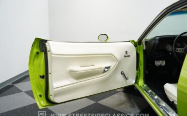 Plymouth-Barracuda-1973-Limelight-White-28