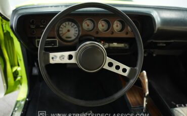 Plymouth-Barracuda-1973-Limelight-White-29