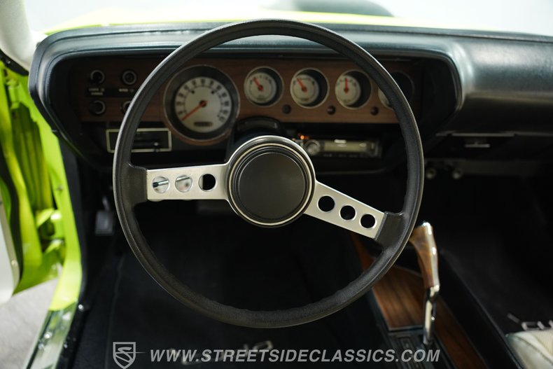 Plymouth-Barracuda-1973-Limelight-White-29