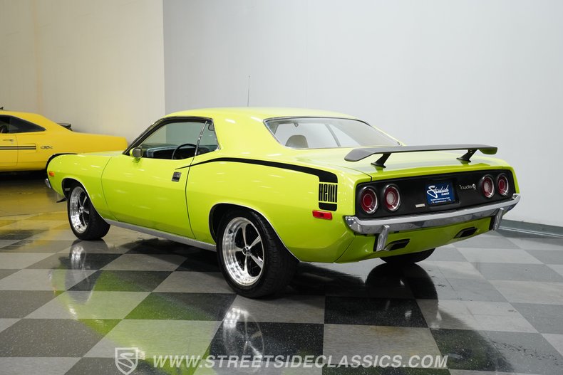 Plymouth-Barracuda-1973-Limelight-White-3