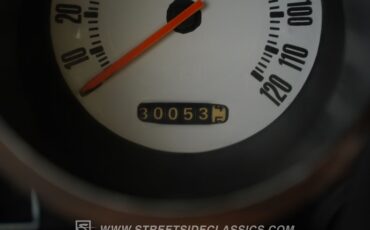 Plymouth-Barracuda-1973-Limelight-White-32