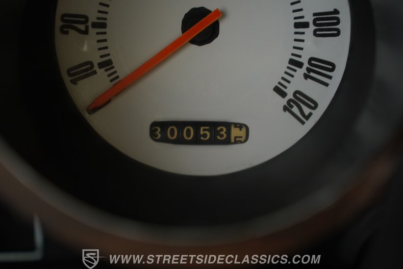 Plymouth-Barracuda-1973-Limelight-White-32