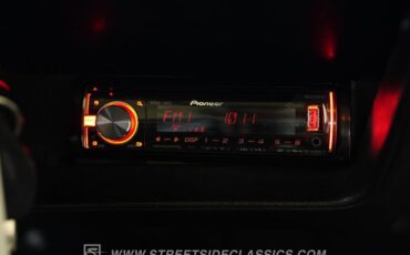 Plymouth-Barracuda-1973-Limelight-White-36