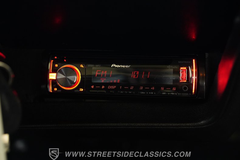 Plymouth-Barracuda-1973-Limelight-White-36