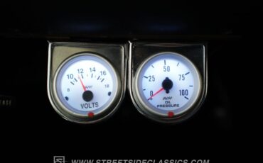 Plymouth-Barracuda-1973-Limelight-White-38