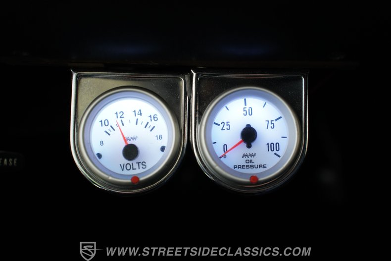 Plymouth-Barracuda-1973-Limelight-White-38