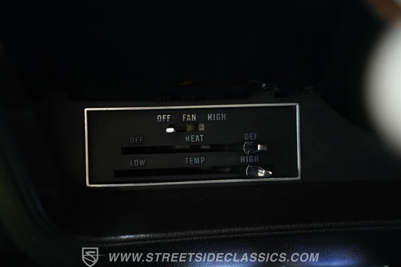 Plymouth-Barracuda-1973-Limelight-White-39