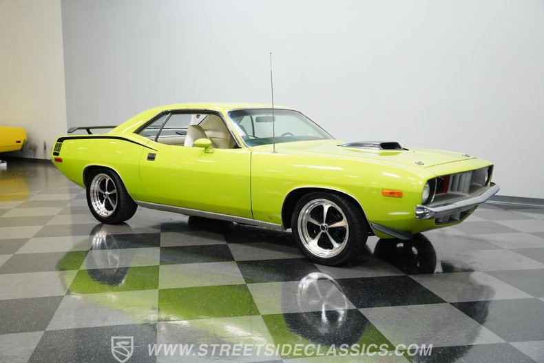 Plymouth-Barracuda-1973-Limelight-White-44