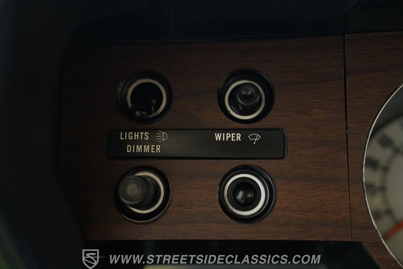 Plymouth-Barracuda-1973-Limelight-White-49