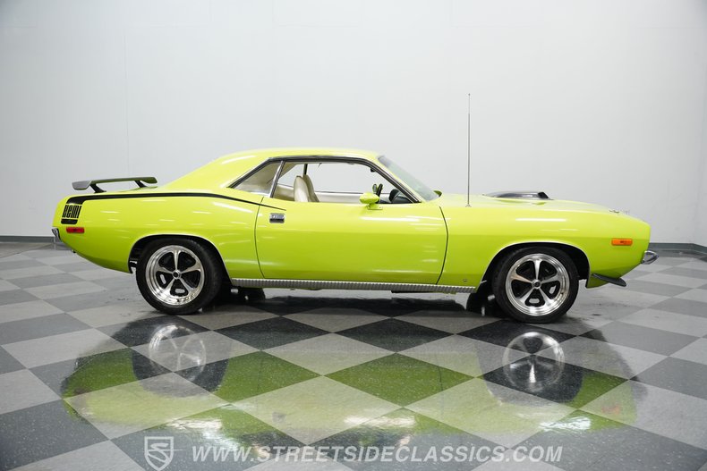 Plymouth-Barracuda-1973-Limelight-White-5