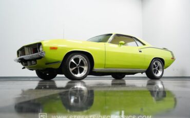 Plymouth-Barracuda-1973-Limelight-White-8