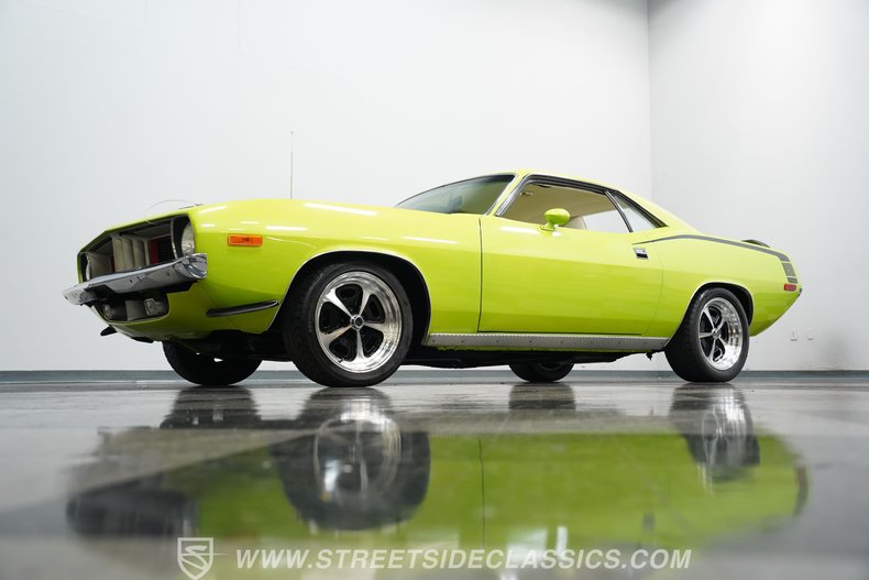Plymouth-Barracuda-1973-Limelight-White-8