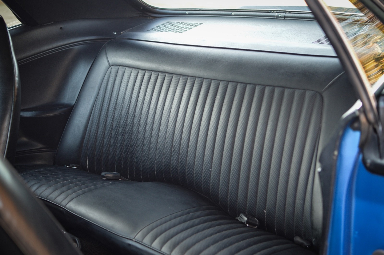 Plymouth-Barracuda-1974-Coupe-35