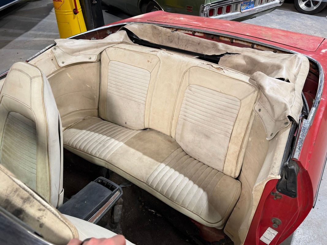 Plymouth-Cuda-1970-10