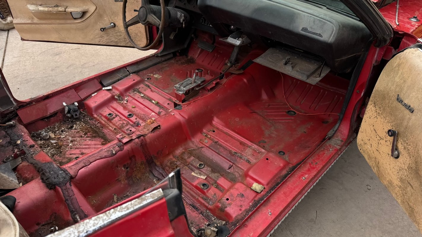 Plymouth-Cuda-1970-33