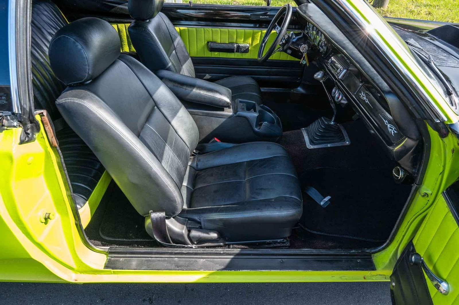 Plymouth-Duster-1970-2-Door-12