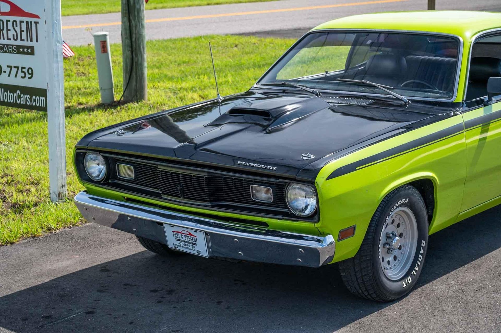 Plymouth-Duster-1970-2-Door-23