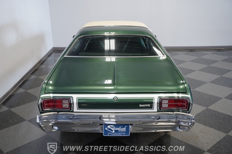 Plymouth-Duster-1974-Green-Green-32