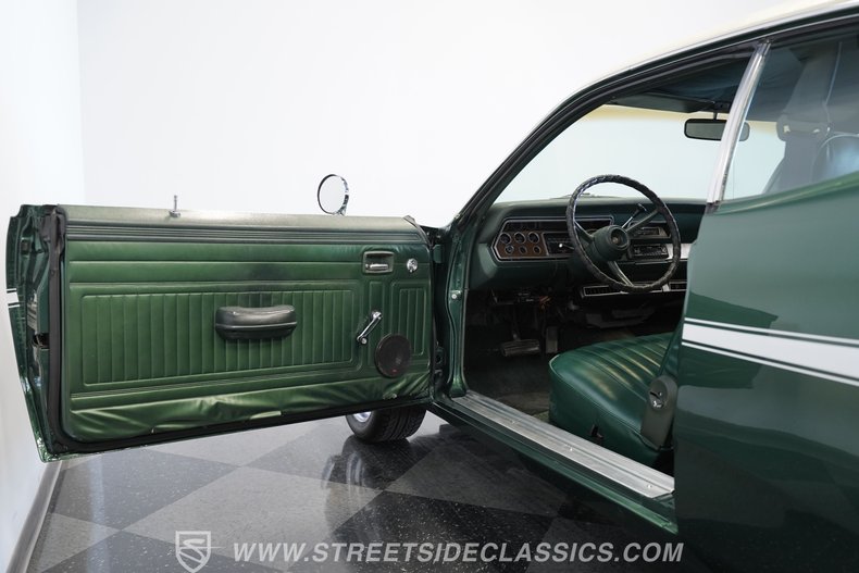 Plymouth-Duster-1974-Green-Green-37