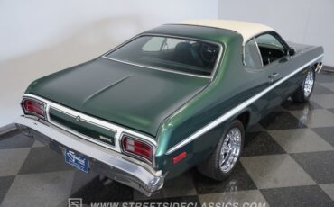 Plymouth-Duster-1974-Green-Green-46