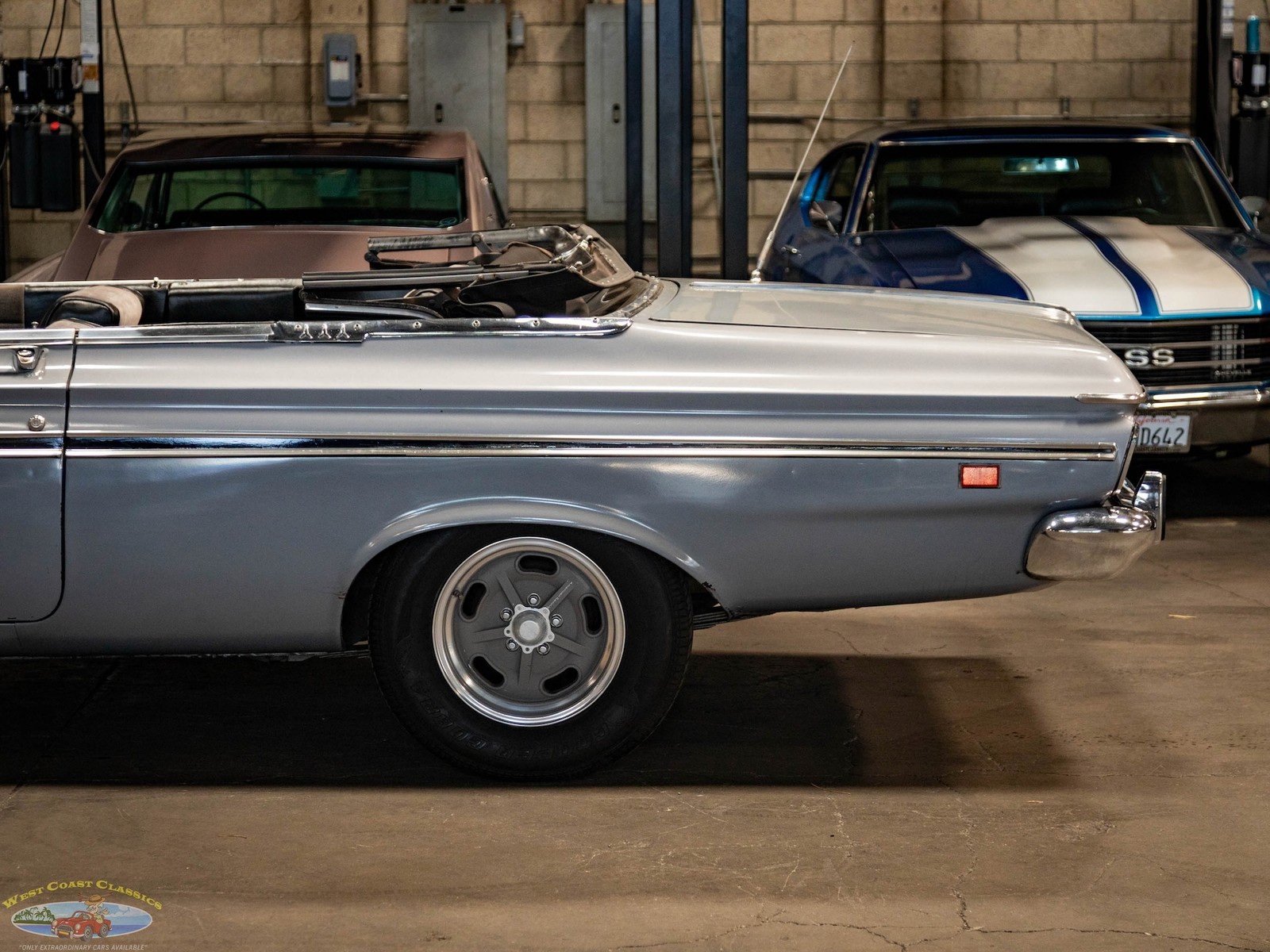 Plymouth-Fury-1963-2-Door-Convertible-3