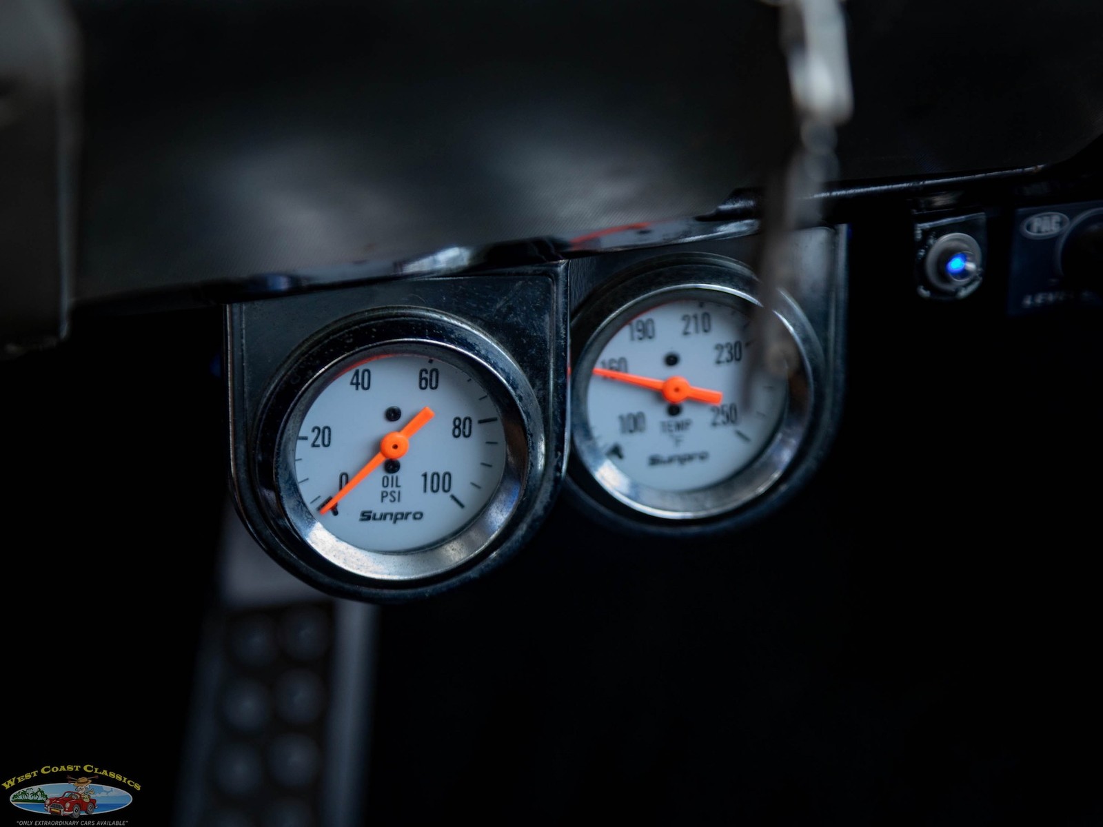 Plymouth-Fury-1963-2-Door-Convertible-38